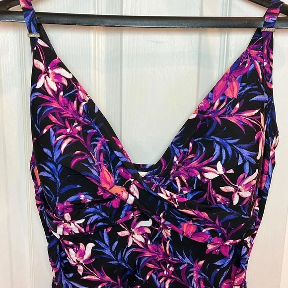 CALVIN KLEIN Twist Front Tummy Control One Piece Black Floral Swimsuit Size 16 - Picture 4 of 14
